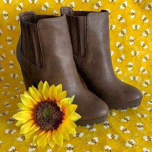 Brown high heels boots, never used.